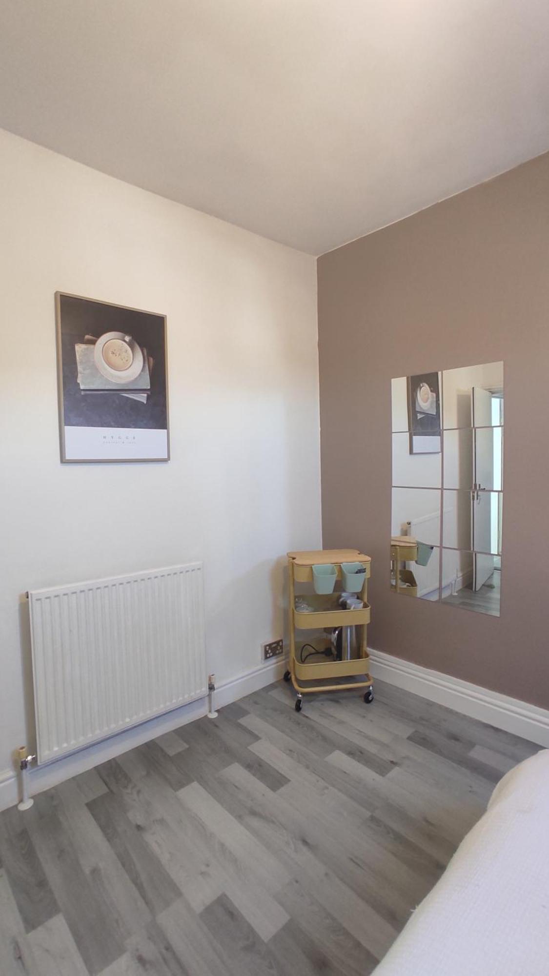 Casa Jimenez - Close To Town With Shared Bathroom Cardiff Exteriör bild
